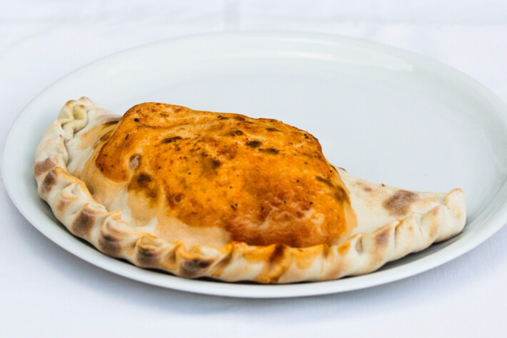 Закрытая пицца «Кальзоне»