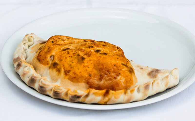 Закрытая пицца «Кальзоне»