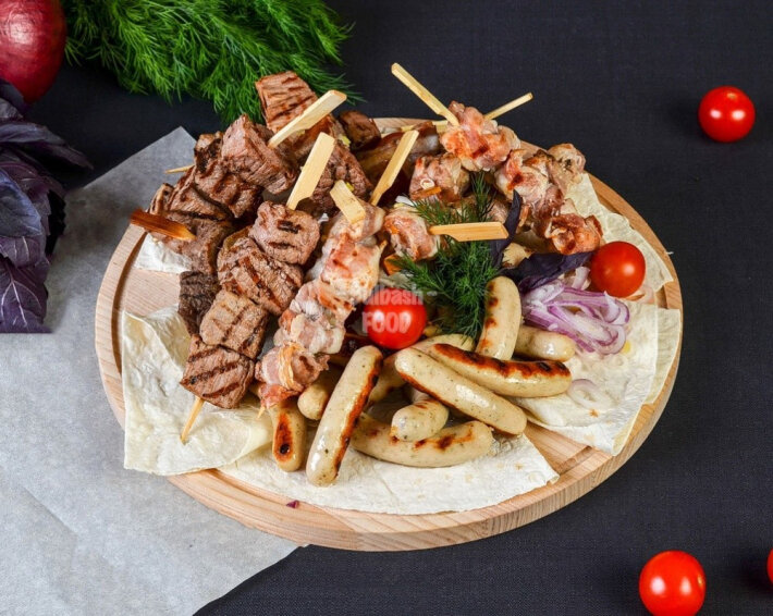 Мясное ассорти на углях