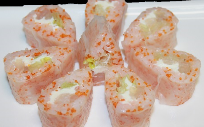 Спринг-ролл с оранжевой икрой тобико