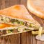 Закрытый пирог с фасолью, беконом и луком