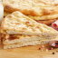 Закрытый пирог с сыром, ветчиной и грибами