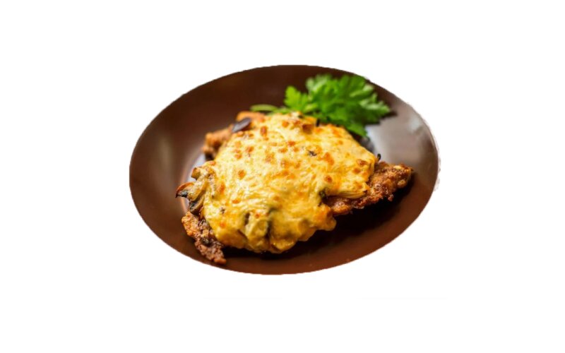 Свинина, запечённая под сыром с грибами