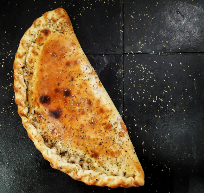 Закрытая пицца «Кальцоне»