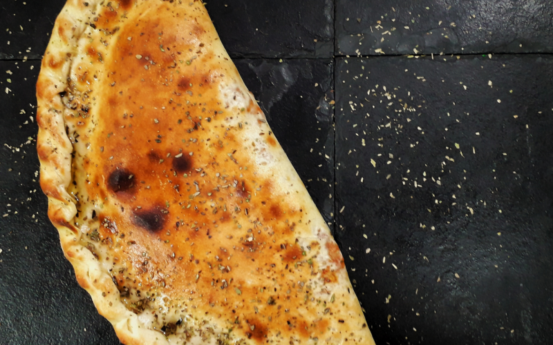 Закрытая пицца «Кальцоне»