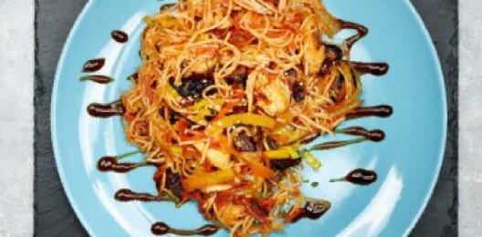 Лапша WOK с курицей терияки