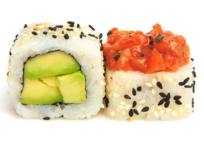 Сладкий ролл тартар из тунца с авокадо
