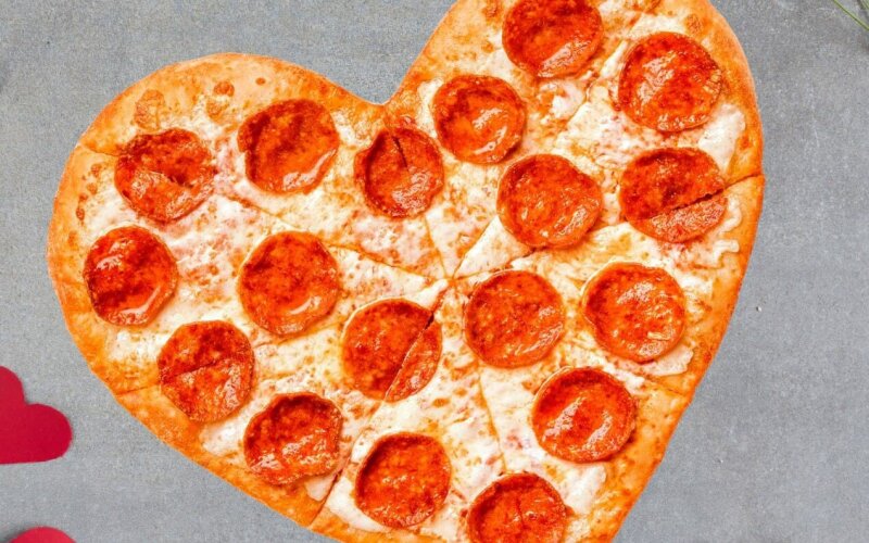 Пицца «Пепперони» в форме сердца
