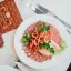 Тарелка мясных деликатесов