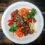 Салат с цыплёнком в кисло-сладком соусе с овощами