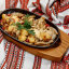 Свиные уши запечённые с картофелем и клюквой