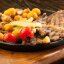 Шипящая сковородка со свининой