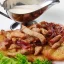 Жаренка с драниками и сметаной