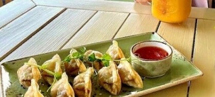 Гёдза с уткой и соусом «Остро-сладким»