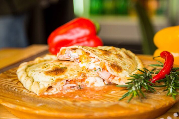 Пицца «Кальцоне» (закрытая пицца)
