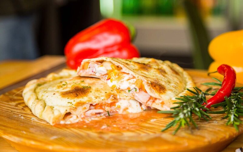 Пицца «Кальцоне» (закрытая пицца)