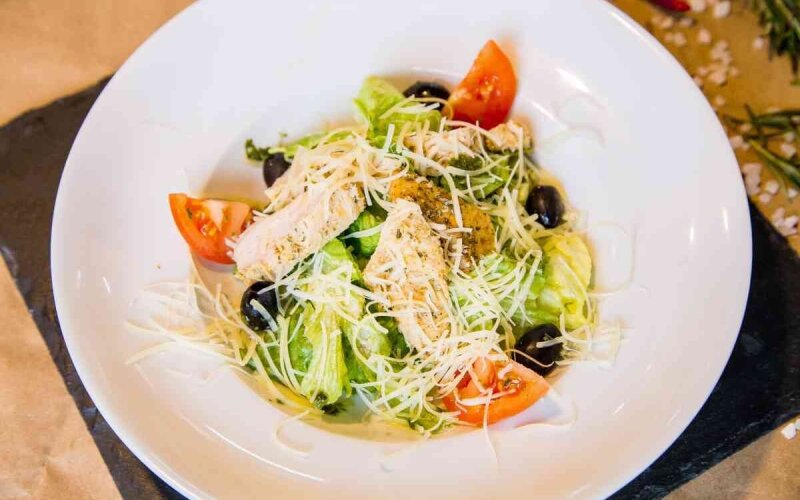 Салат «Цезарь» с курицей