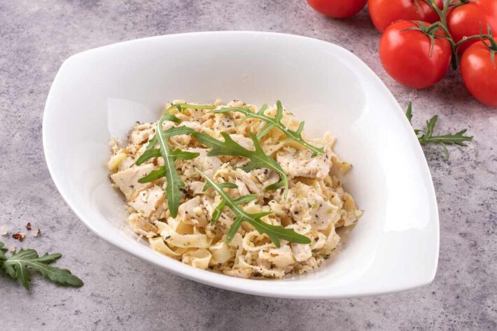 Паста с курицей и сыром