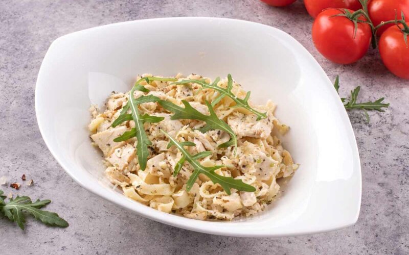 Паста с курицей и сыром