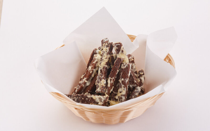 Гренки с сырным соусом