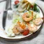 Салат Цезарь с креветками