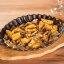 Сковородка с говяжьими щеками и соусом Демиглас