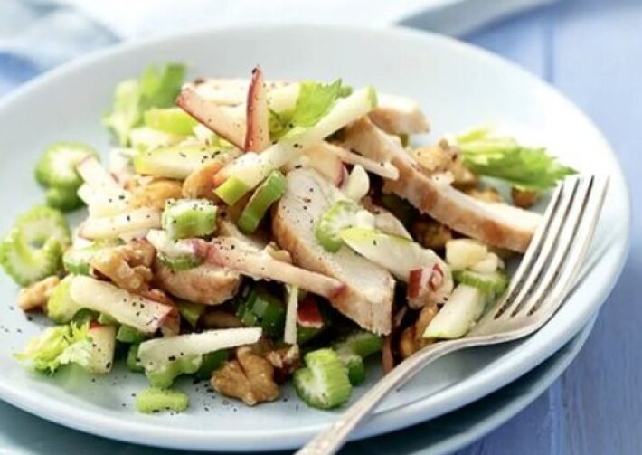 Салат «Копченая курочка с сельдереем»