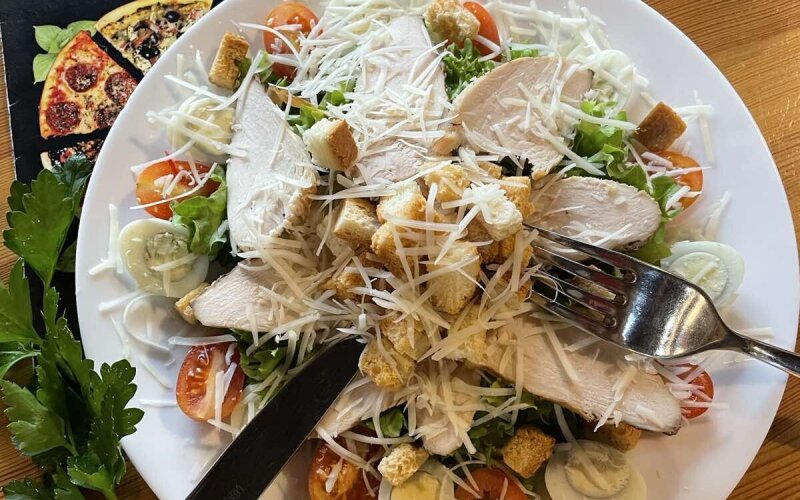 Салат «Цезарь» с курицей