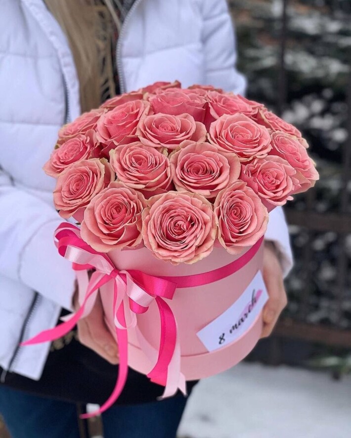 Букет из 19 роз в коробке
