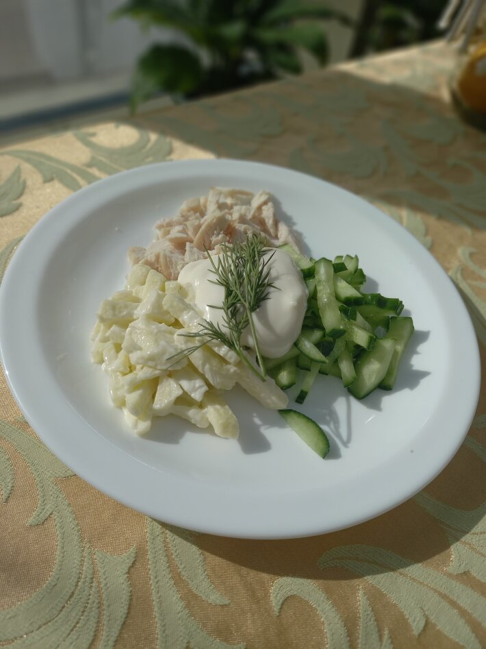 Салат из птицы с яблоками