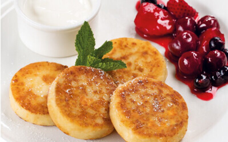 Сырники с ягодным соусом