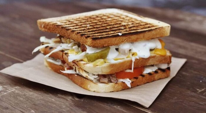 Служба доставки «Красный фудтрак»