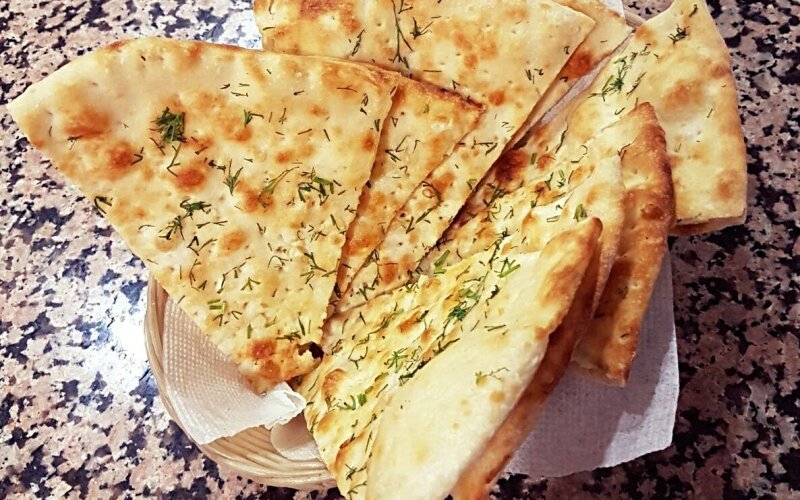 Фокачча с чесноком и укропом