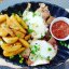 Яичница с домашним солёным салом и картофельными дольками