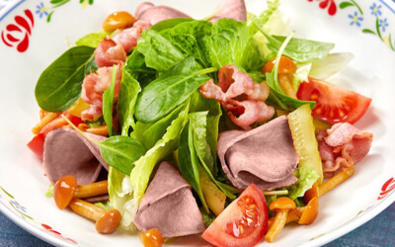 Салат с языком и опятами