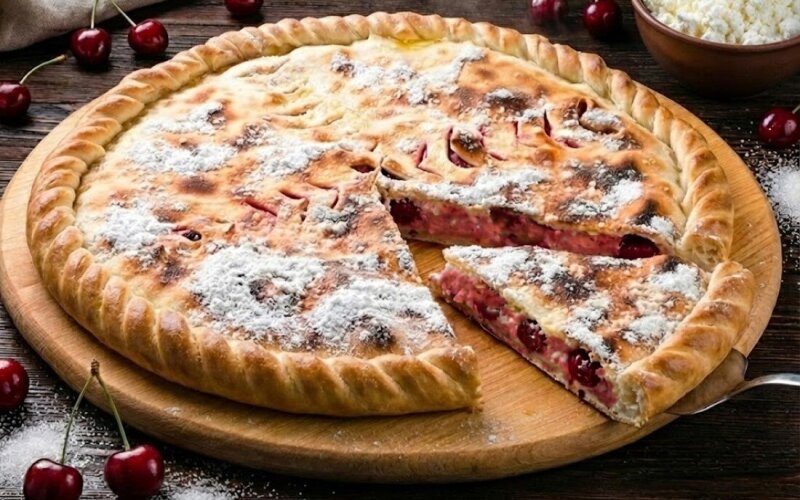 Пирог с творогом и вишней