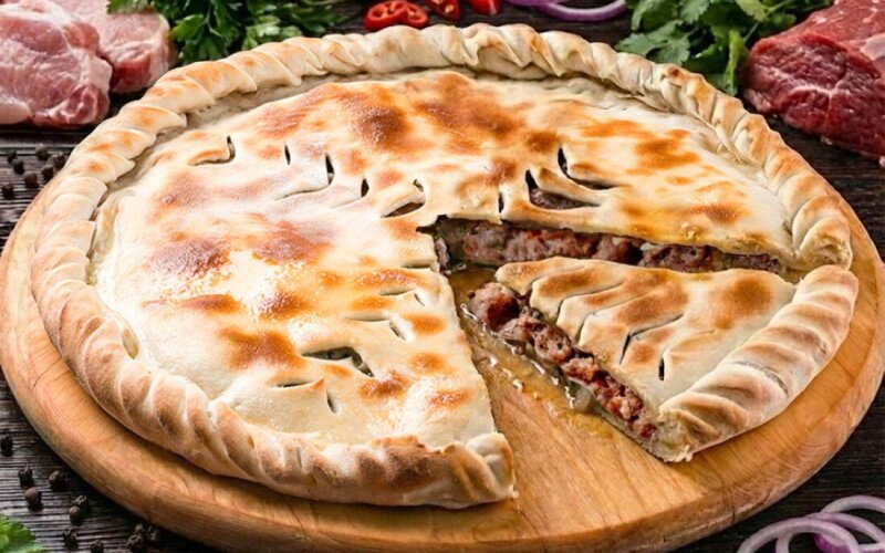 Пирог с говядиной и свининой