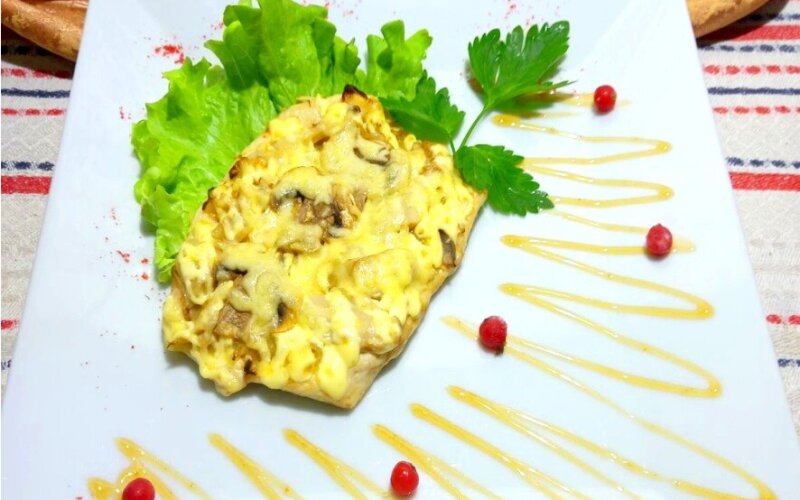 Филе птицы, запечённое с грибами