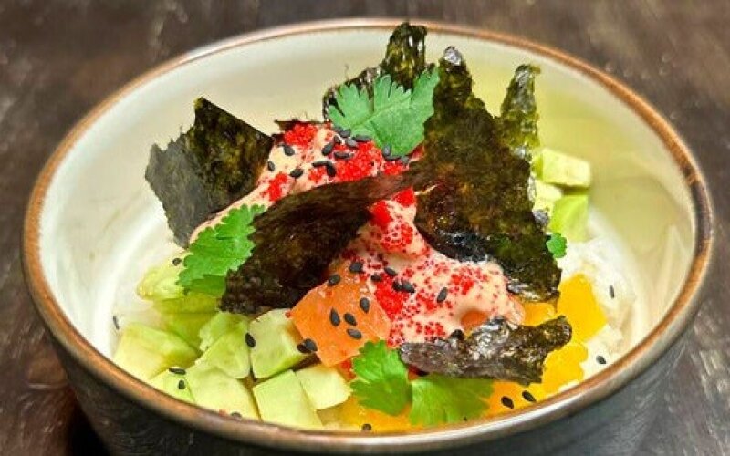 Поке с лососем