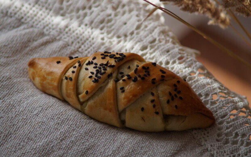 Пирожки с творогом, сыром и зеленью