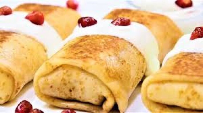 Блинчики с творогом и изюмом   со сметаной(3 шт)