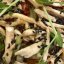 Теплый салат из маринованного филе цыпленка, с овощами и кунжутом