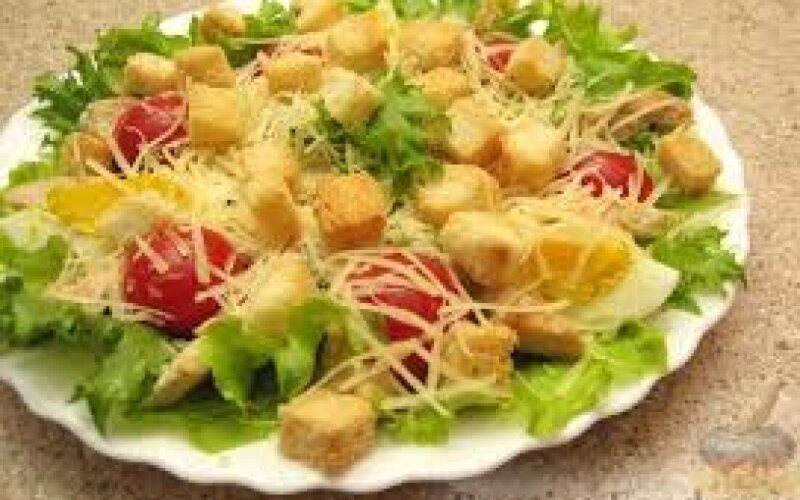 Салат «Цезарь» с куриной грудкой