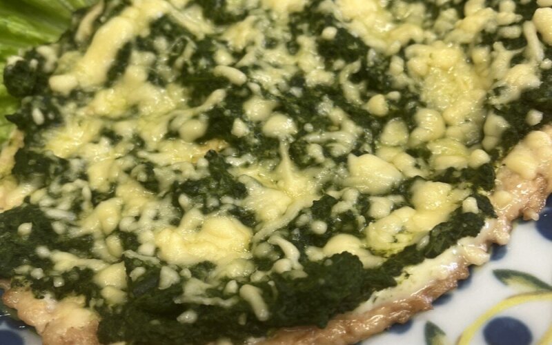 Филе цыпленка запеченное со шпинатом и овощами
