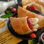 Чебурек с клубникой и бананом