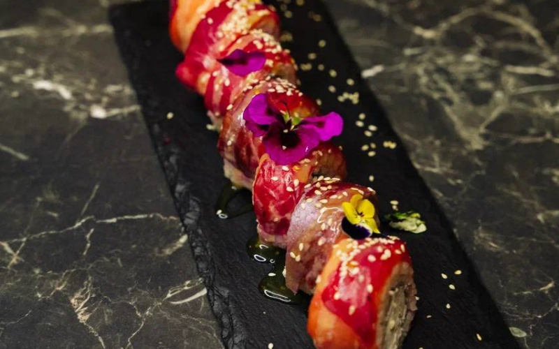 Ролл в форели  гравлакс