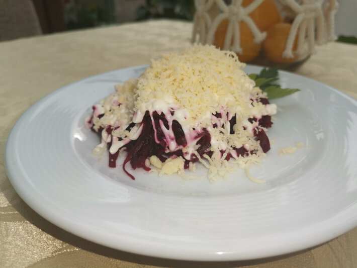 Салат из свёклы с брынзой