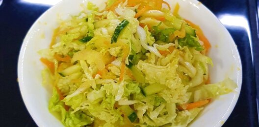 Салат из пекинской капусты с огурцом
