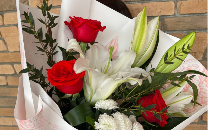 Букет с лилией