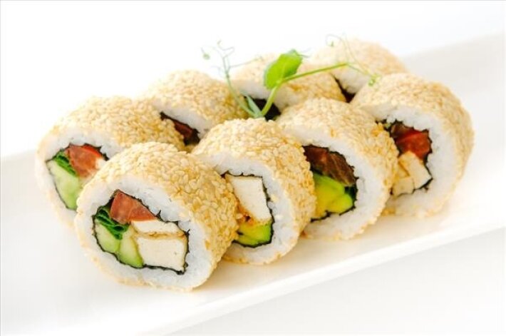 Ролл с тофу и томатами